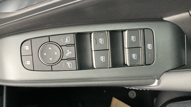 Nissan Qashqai 1.3 DiG-T MH N-Connecta [Glass Roof] 5dr Petrol Hatchback